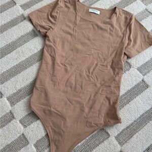 Babaton Camel Short Sleeve Top